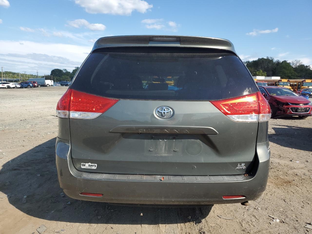 2013 Toyota Sienna Le - Image 6