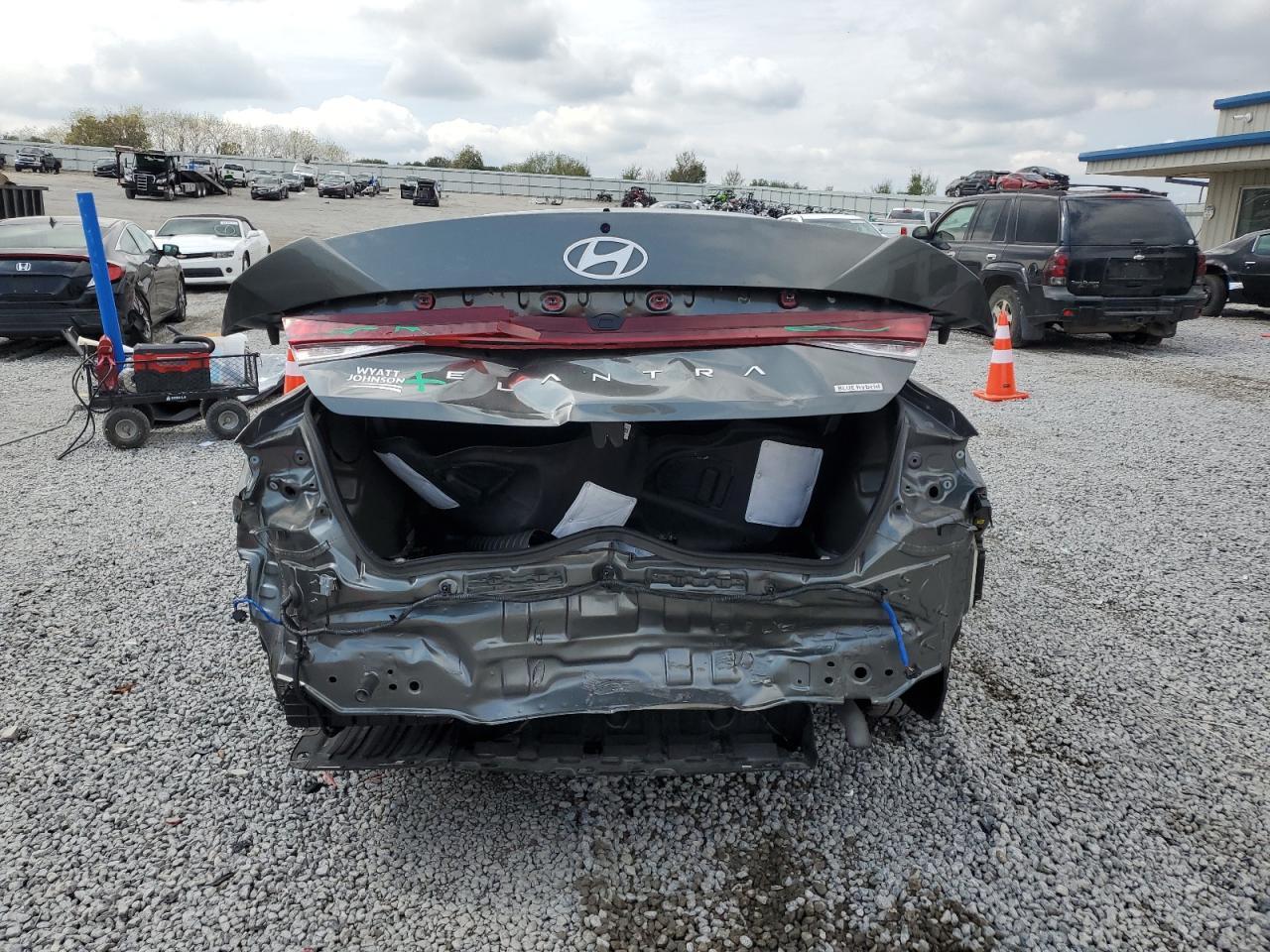 2024 Hyundai Elantra Blue - Image 6