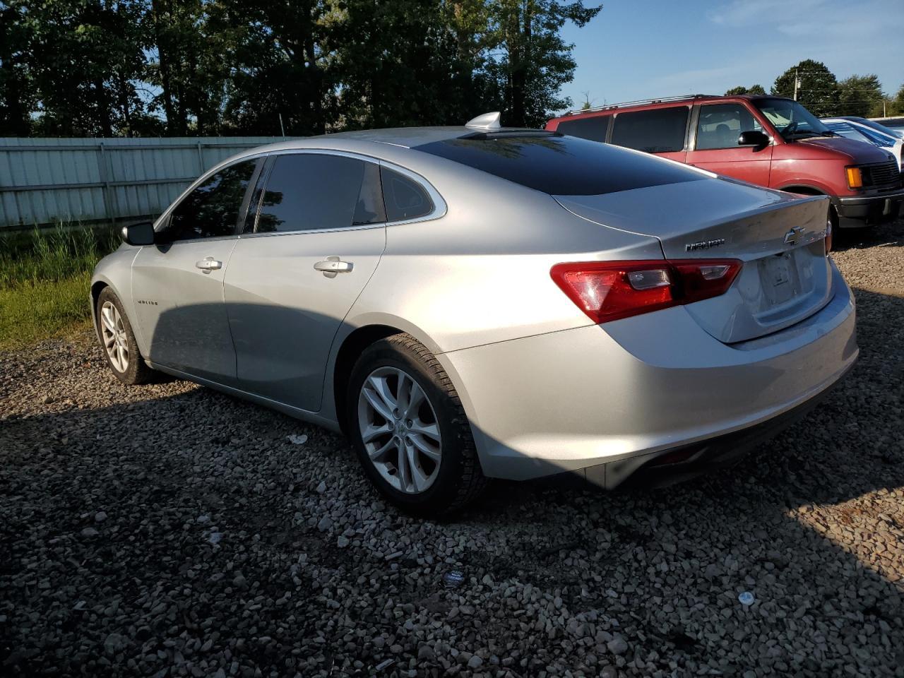 2016 Chevrolet Malibu Lt - Image 2