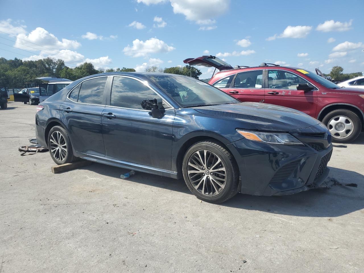 2020 Toyota Camry Se - Фото 4