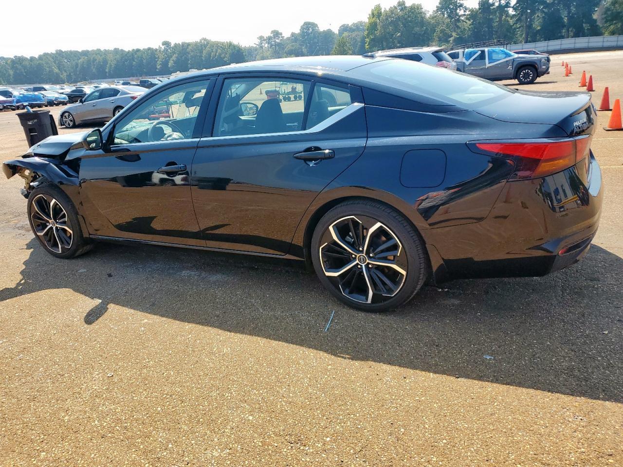 2024 Nissan Altima Sr - Image 2