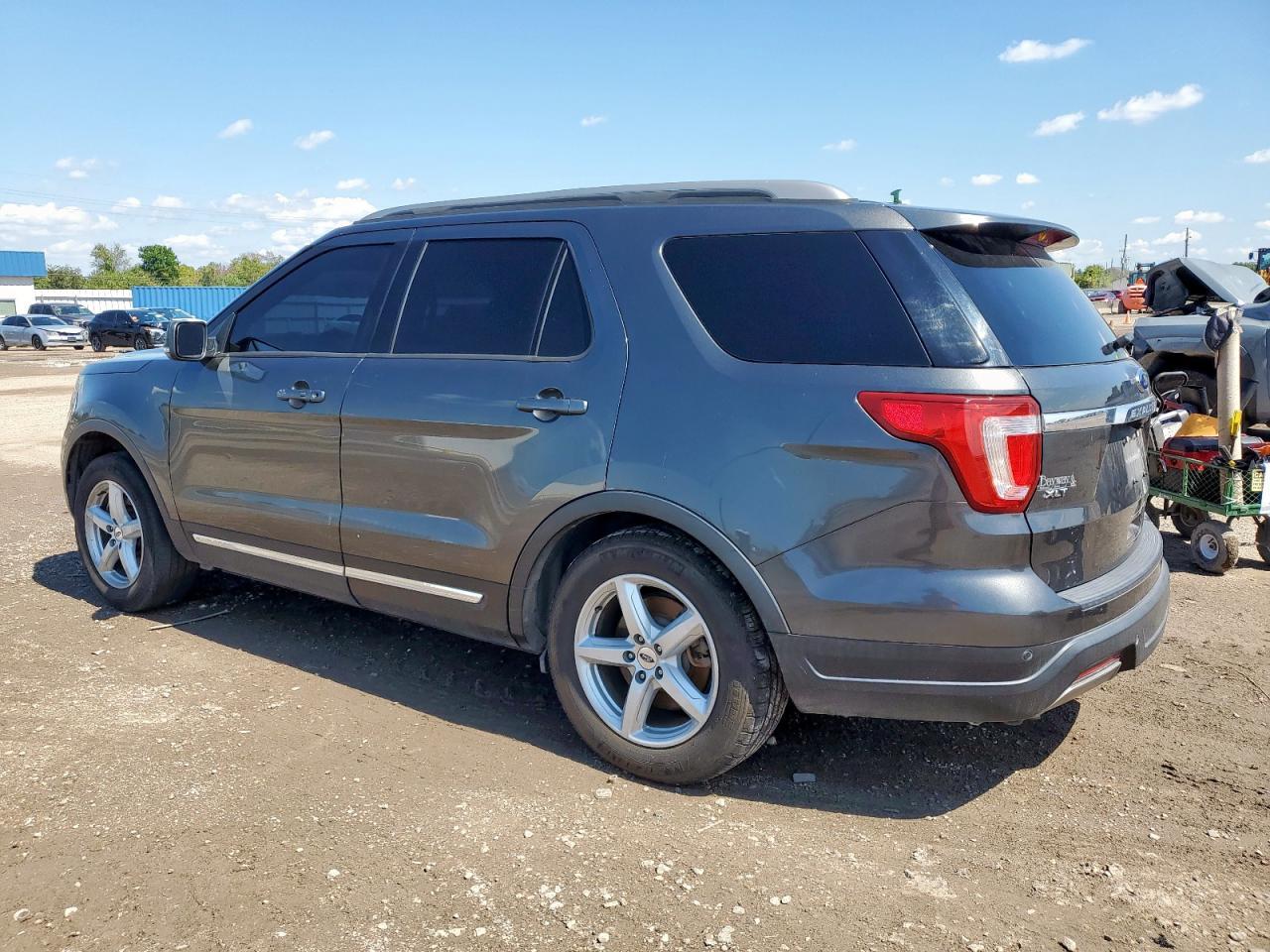 2019 Ford Explorer Xlt - Фото 2