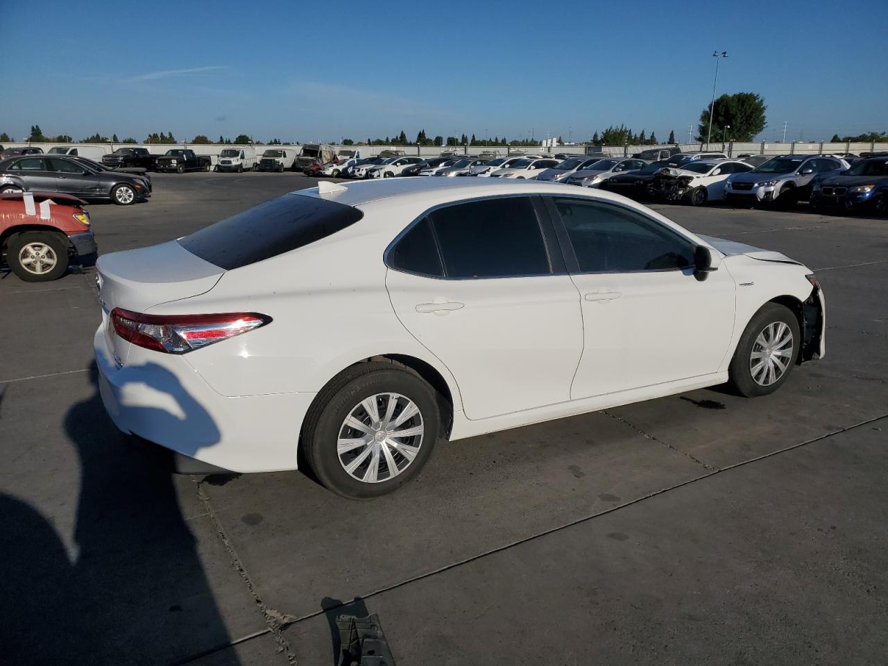 2019 Toyota Camry Le - Фото 3