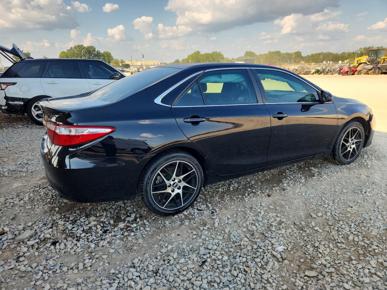2016 Toyota Camry Le - Фото 3