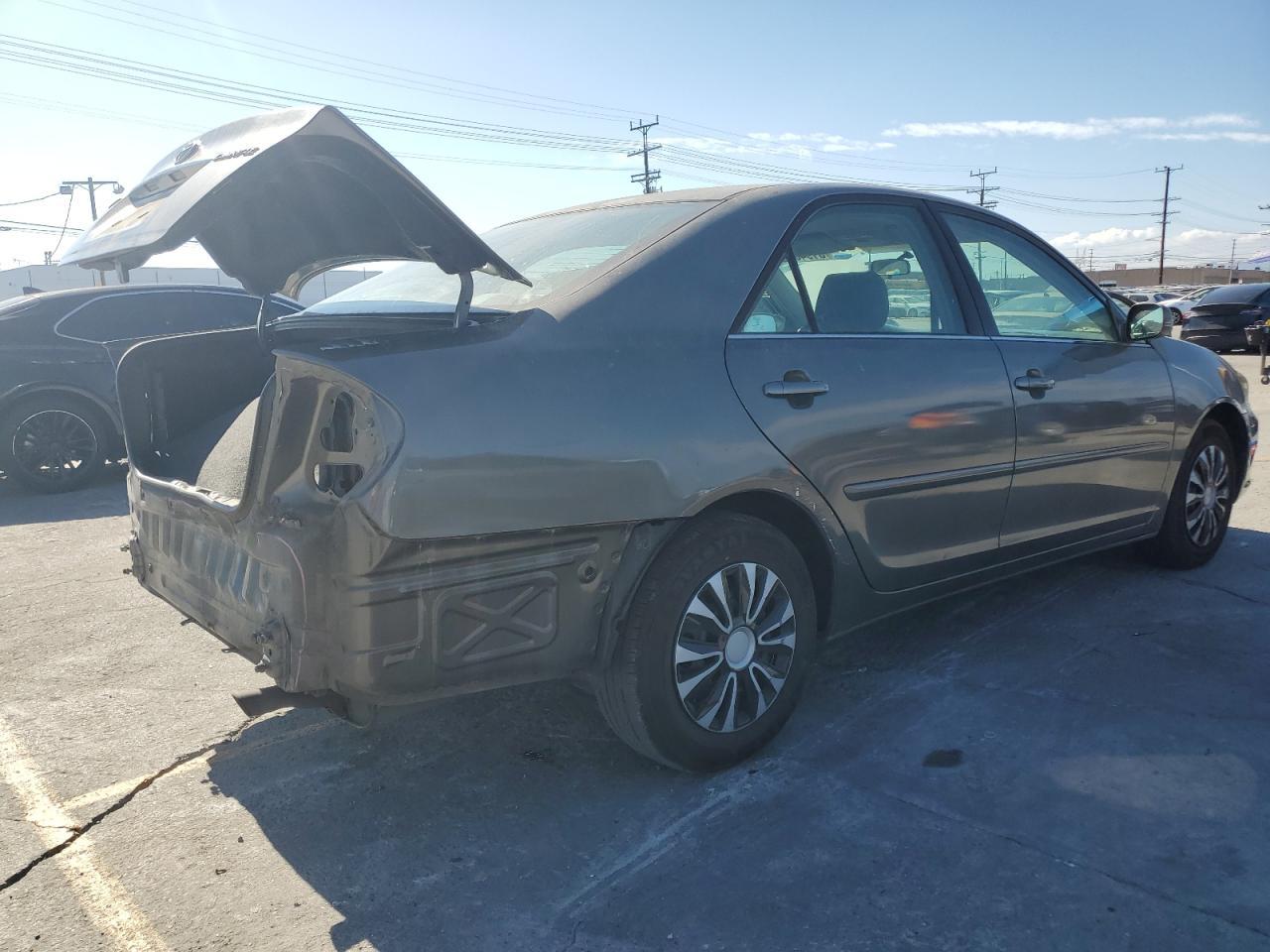 2005 Toyota Camry Le - Фото 3