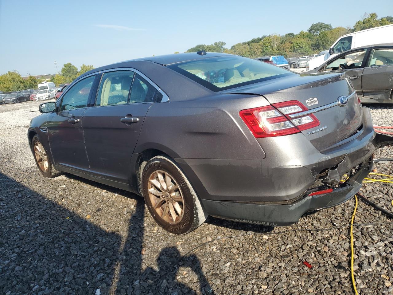 2014 Ford Taurus Se - Фото 2