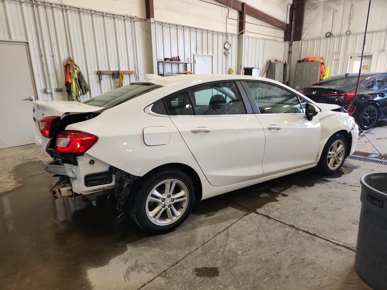 2018 Chevrolet Cruze Lt - Image 3