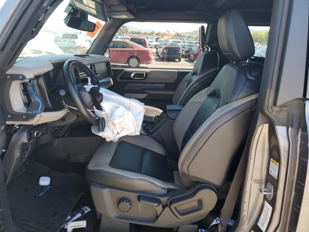 2022 Ford Bronco Base - Image 7