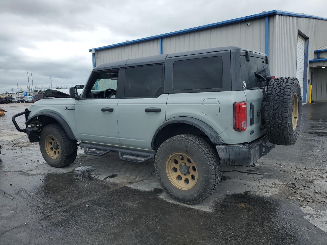 2024 Ford Bronco Big Bend - Image 2