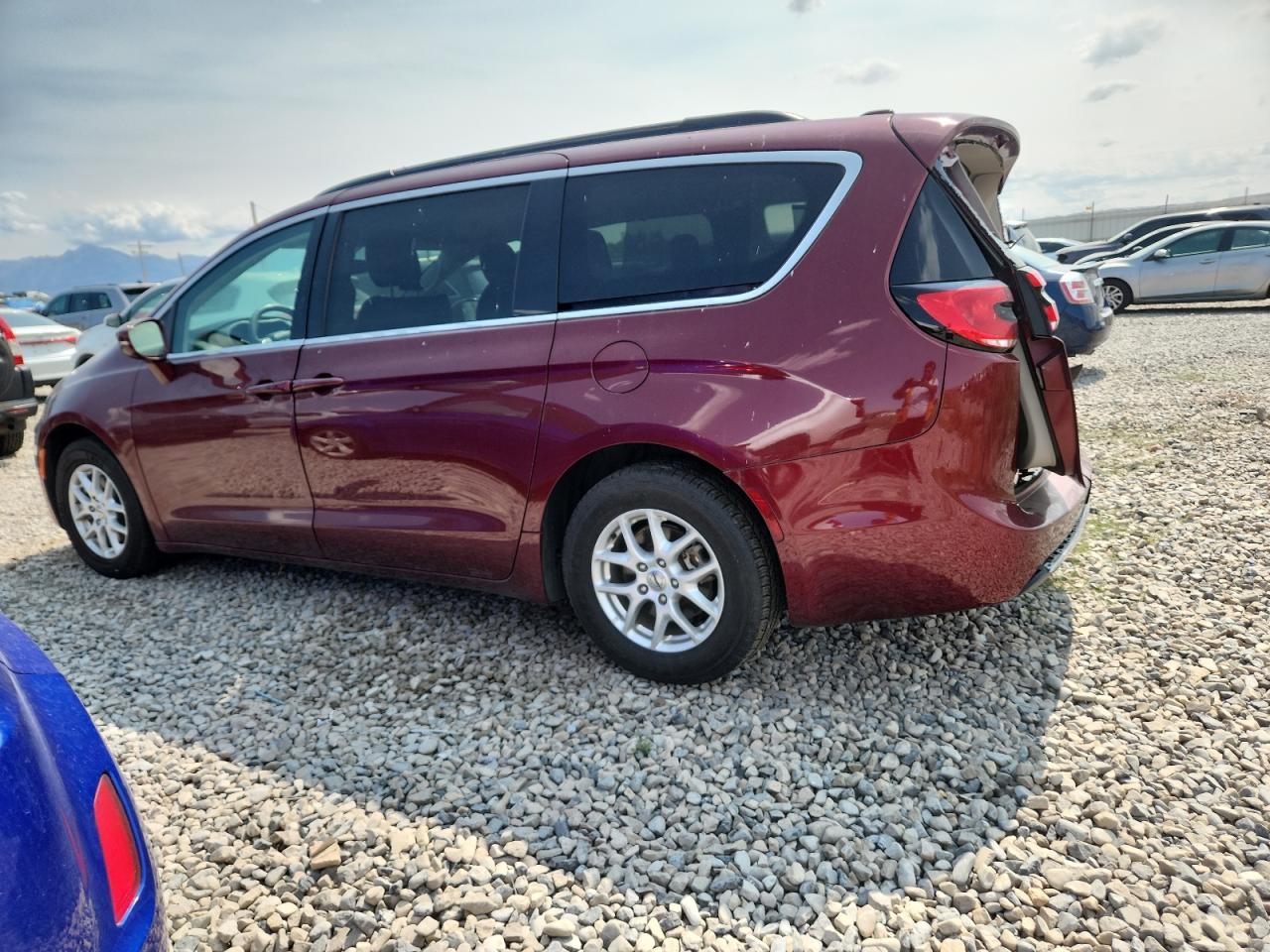 2022 Chrysler Pacifica Touring L - Image 2