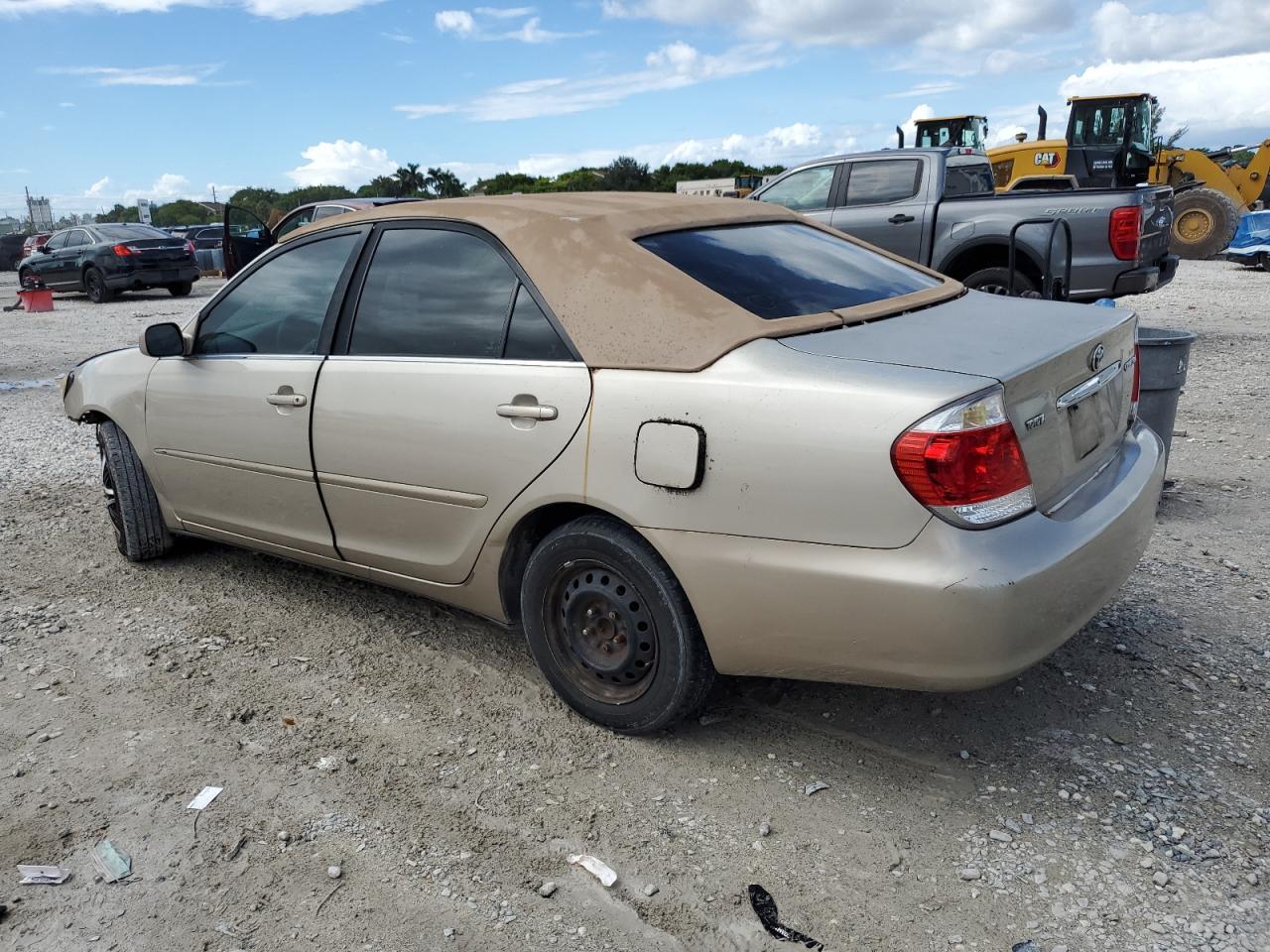 2005 Toyota Camry Le - Image 2