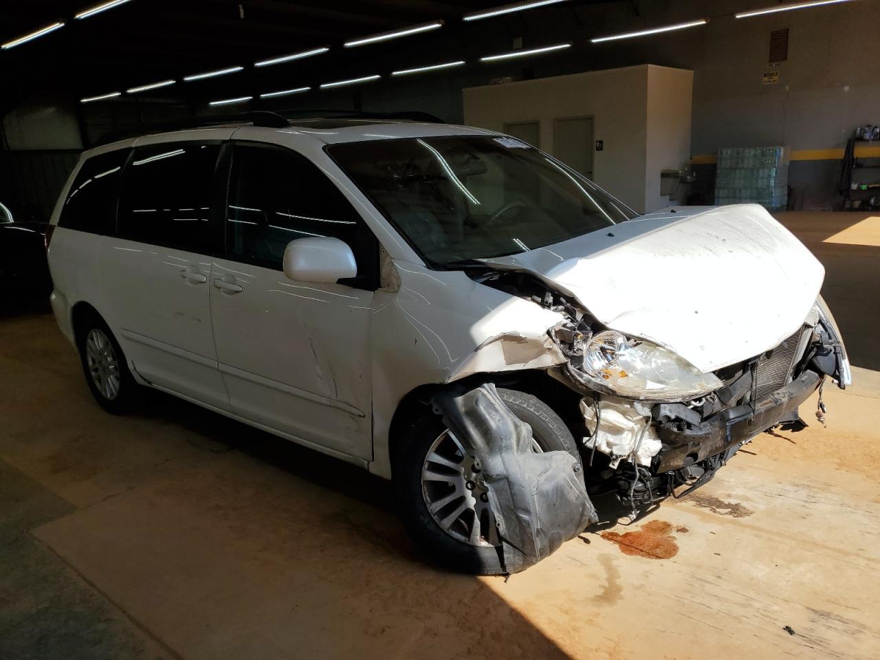 2010 Toyota Sienna Xle - Image 4