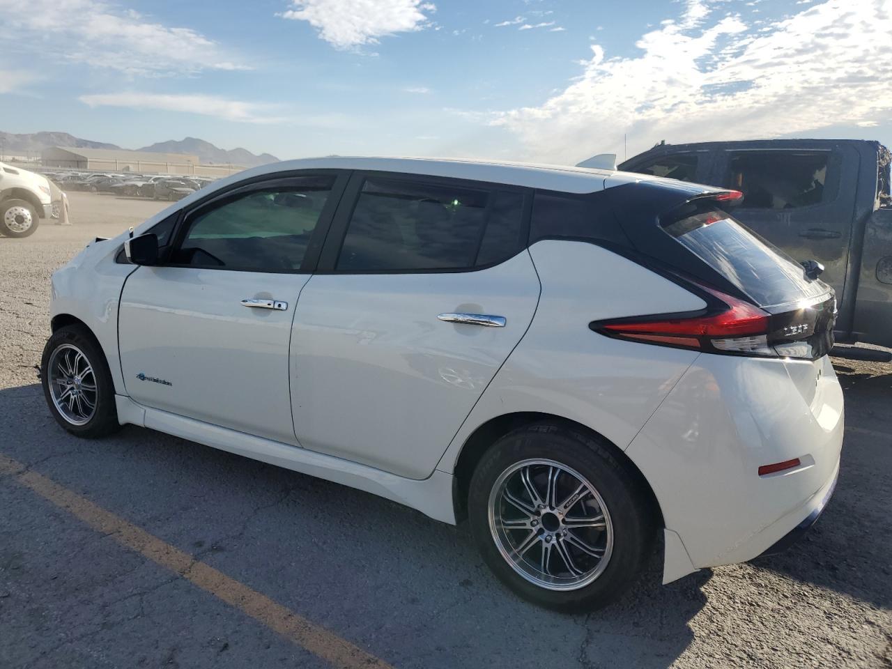 2018 Nissan Leaf S - Фото 2