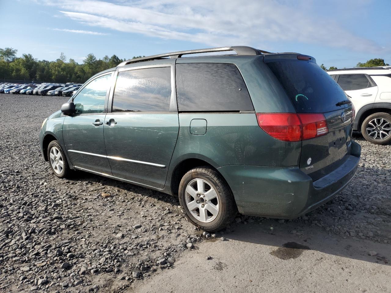 2004 Toyota Sienna - Image 2