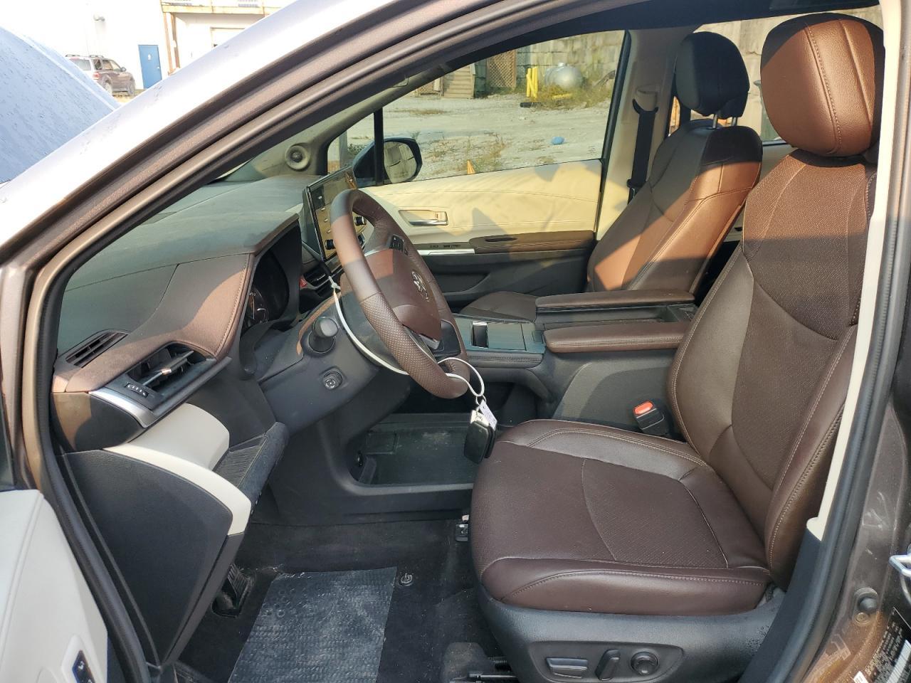 2024 Toyota Sienna Limited - Фото 7