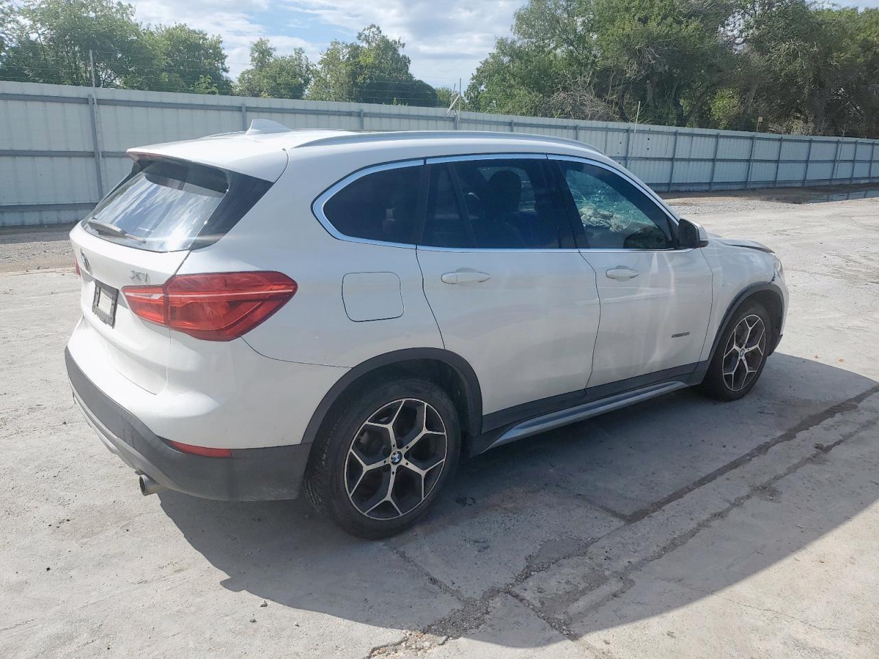 2017 BMW X1 Sdrive28I - Image 3
