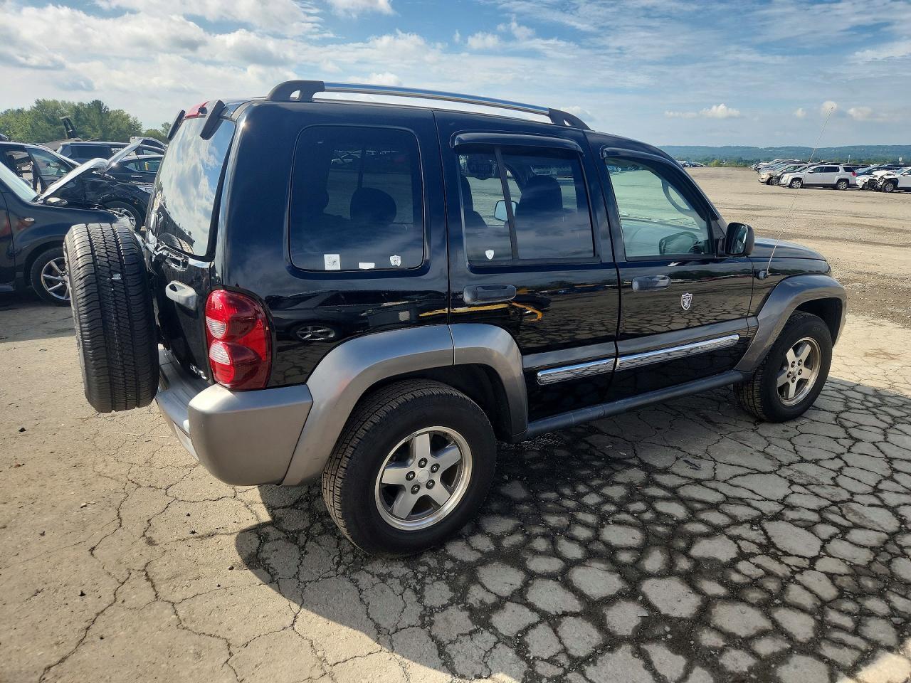 2006 Jeep Liberty Sport - Фото 3