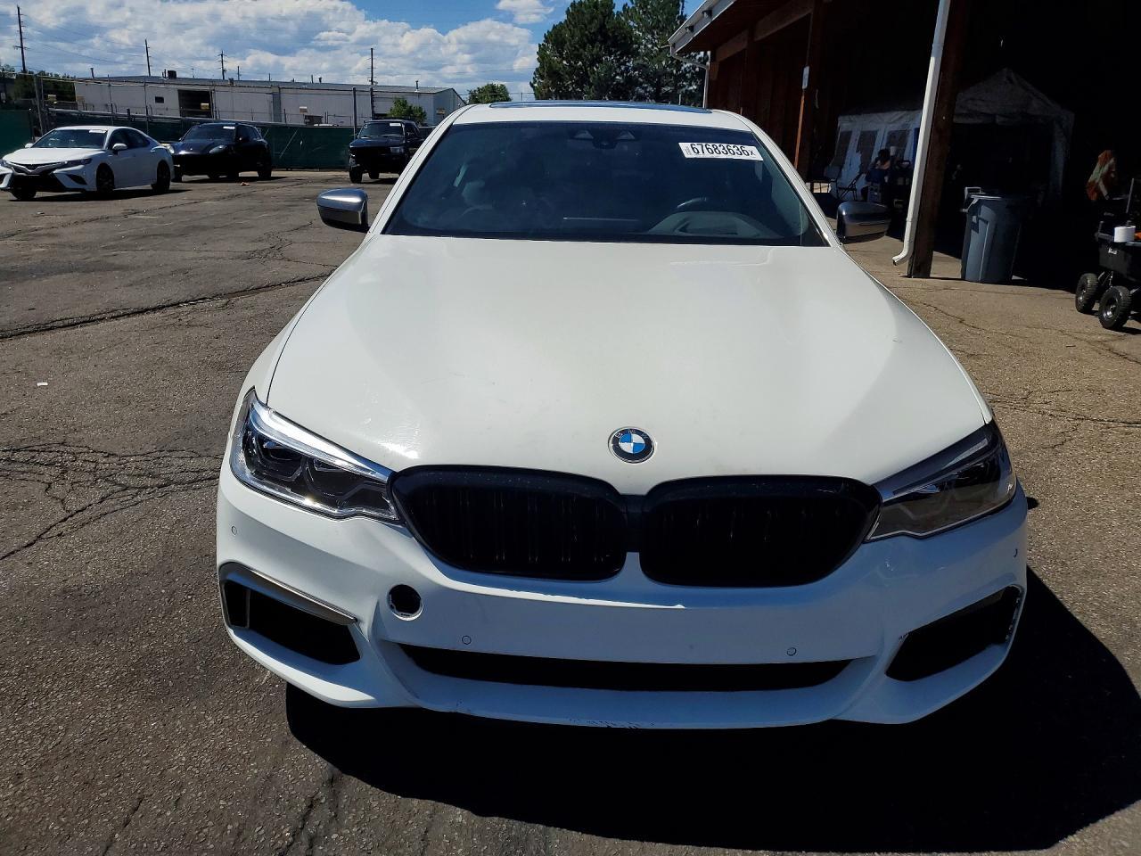 2020 BMW M550Xi - Фото 5