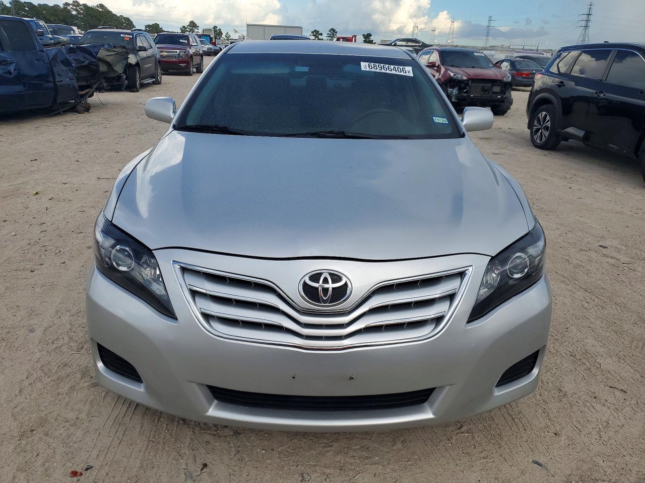 2010 Toyota Camry Le - Image 5