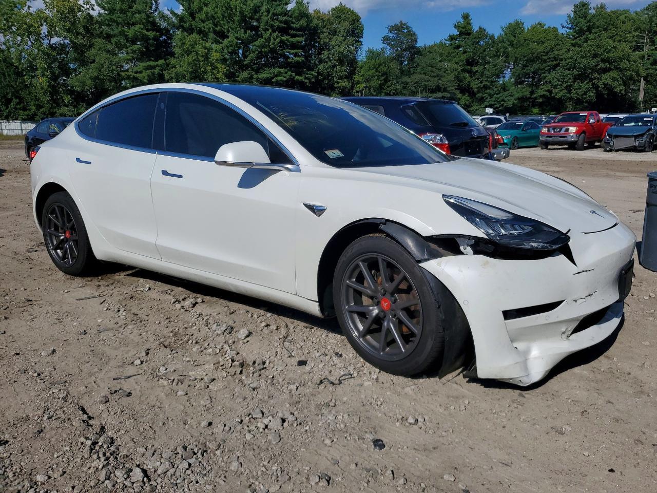 2020 Tesla Model 3 - Фото 4