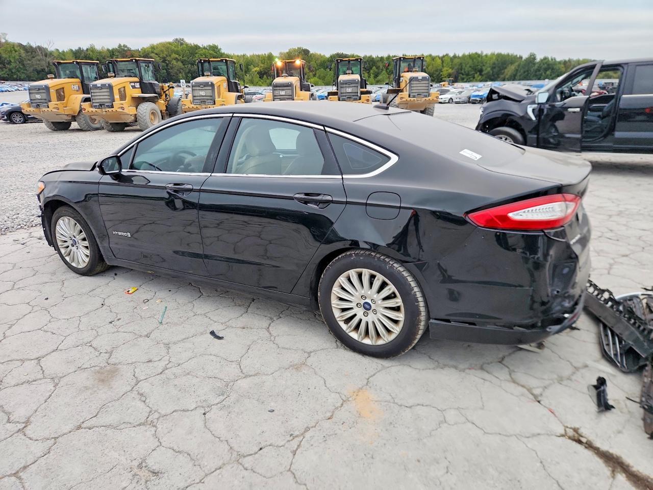 2016 Ford Fusion Se Hybrid - Image 2
