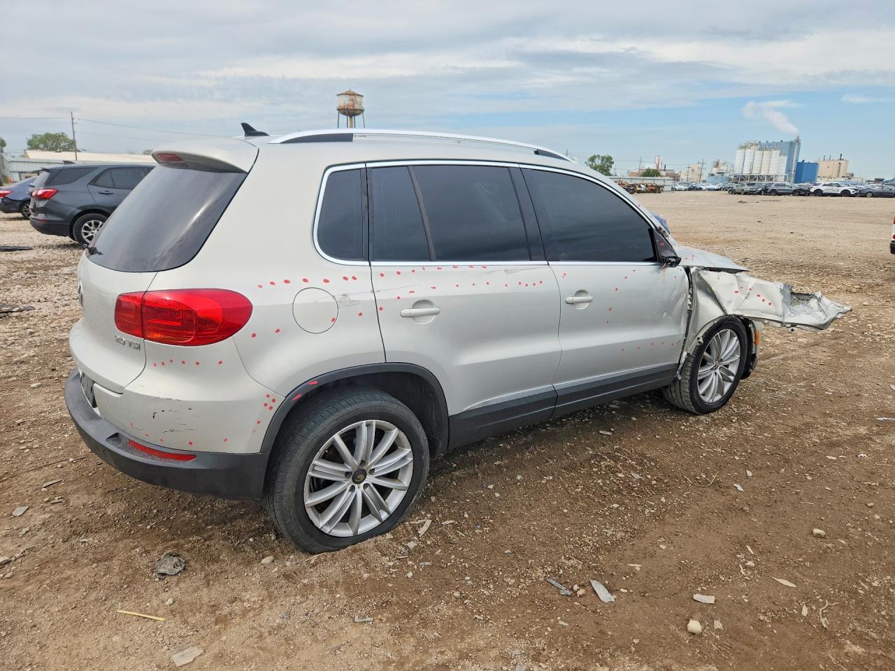 2012 Volkswagen Tiguan S - Image 3