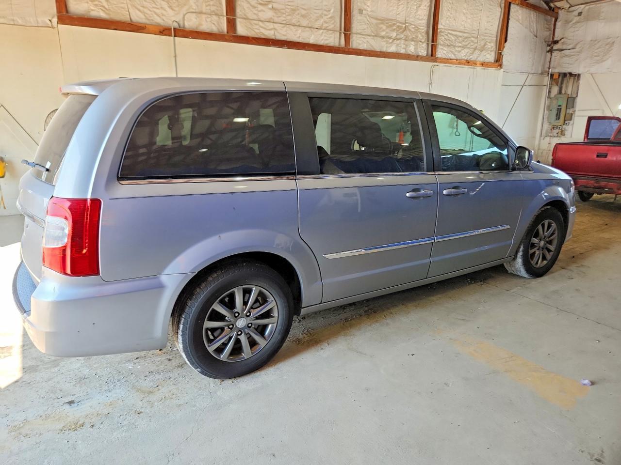 2015 Chrysler Town & Country S - Image 3