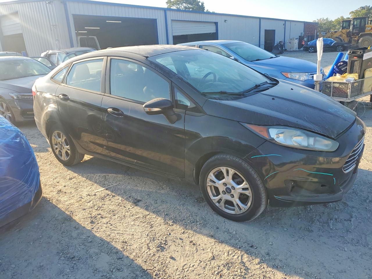 2015 Ford Fiesta Se - Фото 4