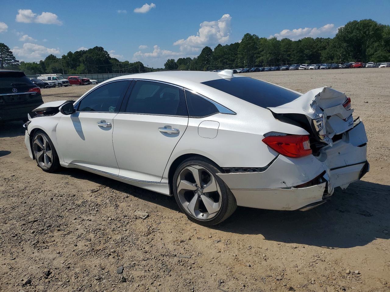 2018 Honda Accord Touring - Image 2