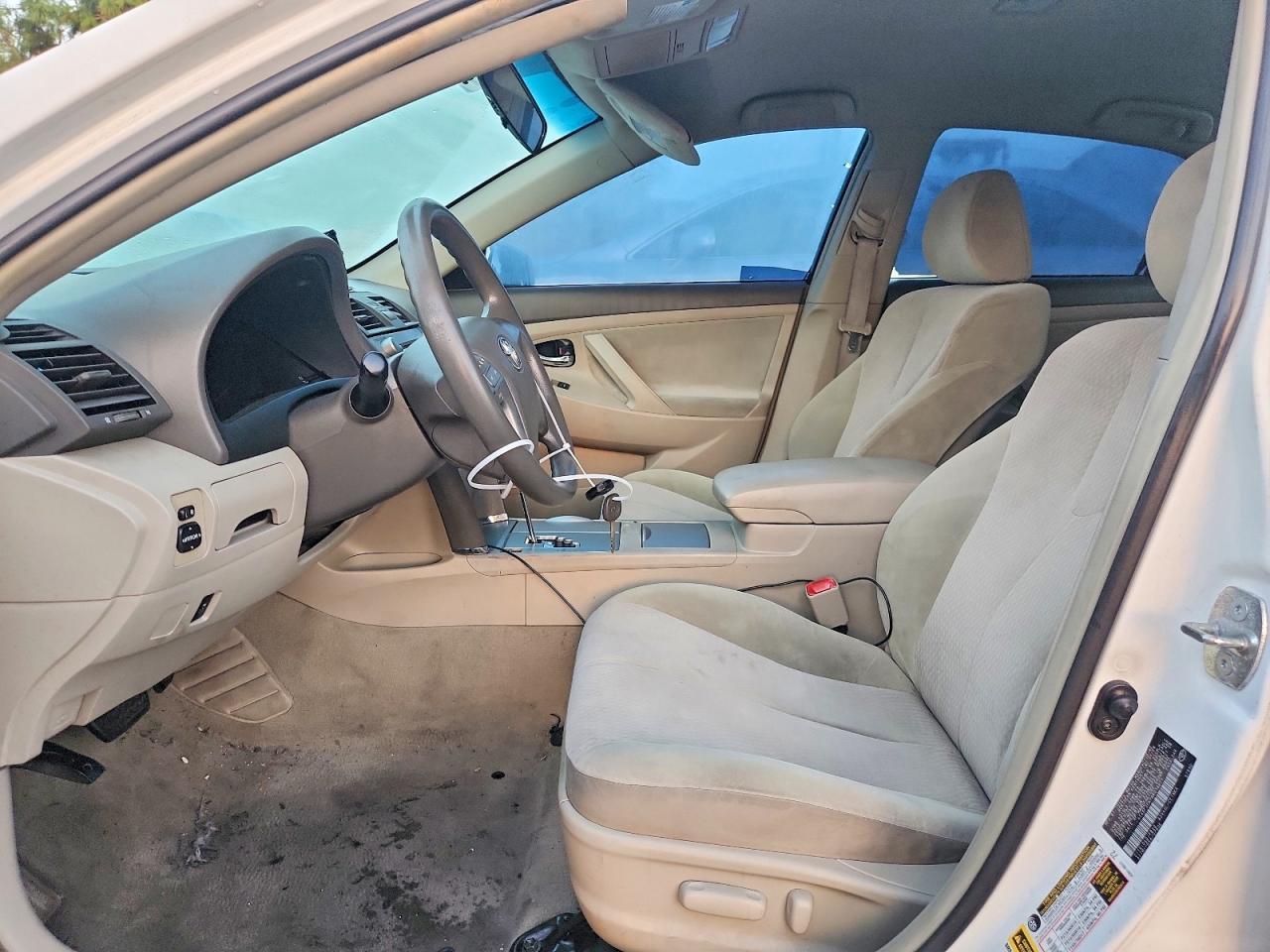 2010 Toyota Camry Le - Фото 7
