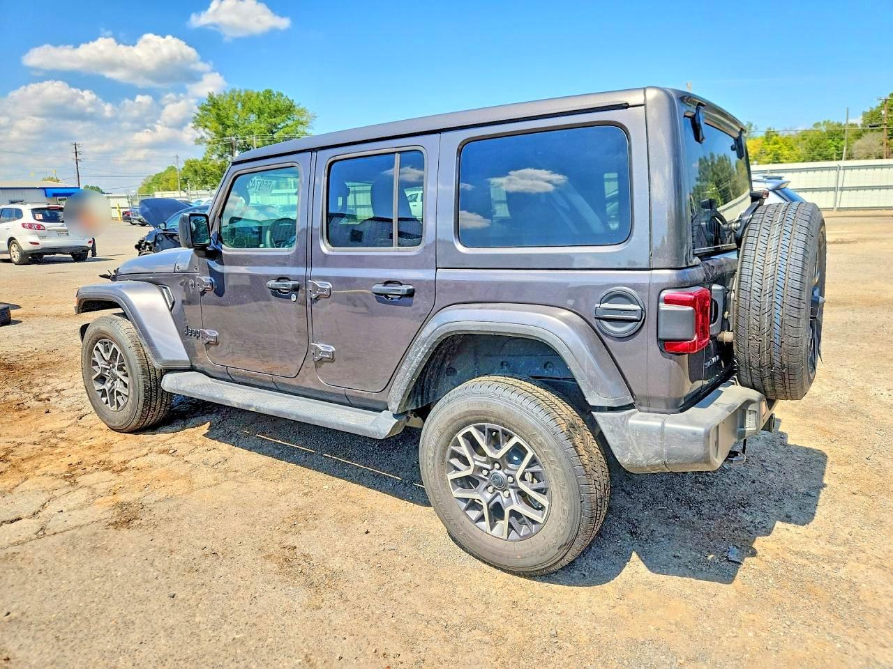 2026 Jeep Wrangler Sahara - Фото 2