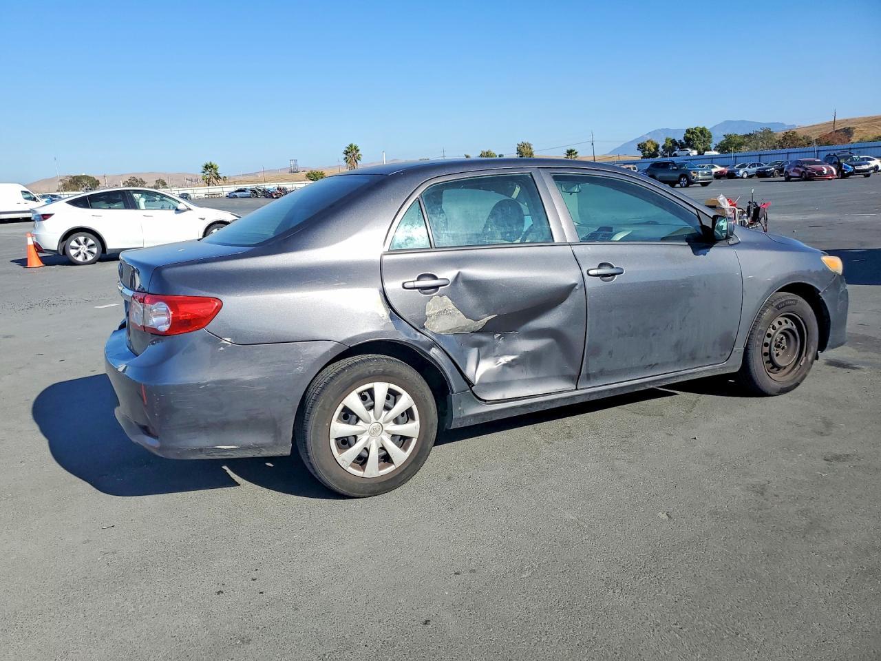 2013 Toyota Corolla L - Фото 3