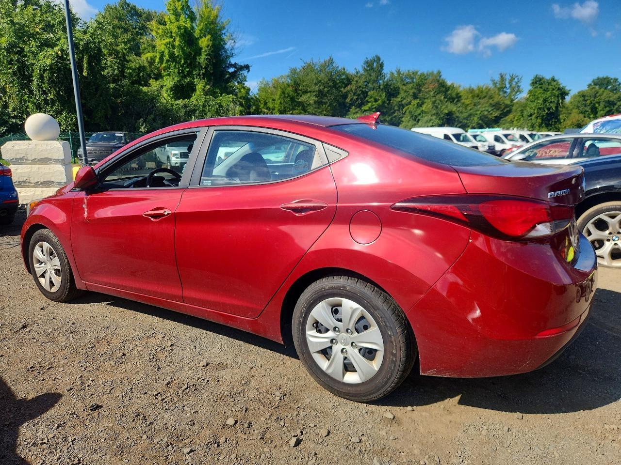 2016 Hyundai Elantra Se - Image 2