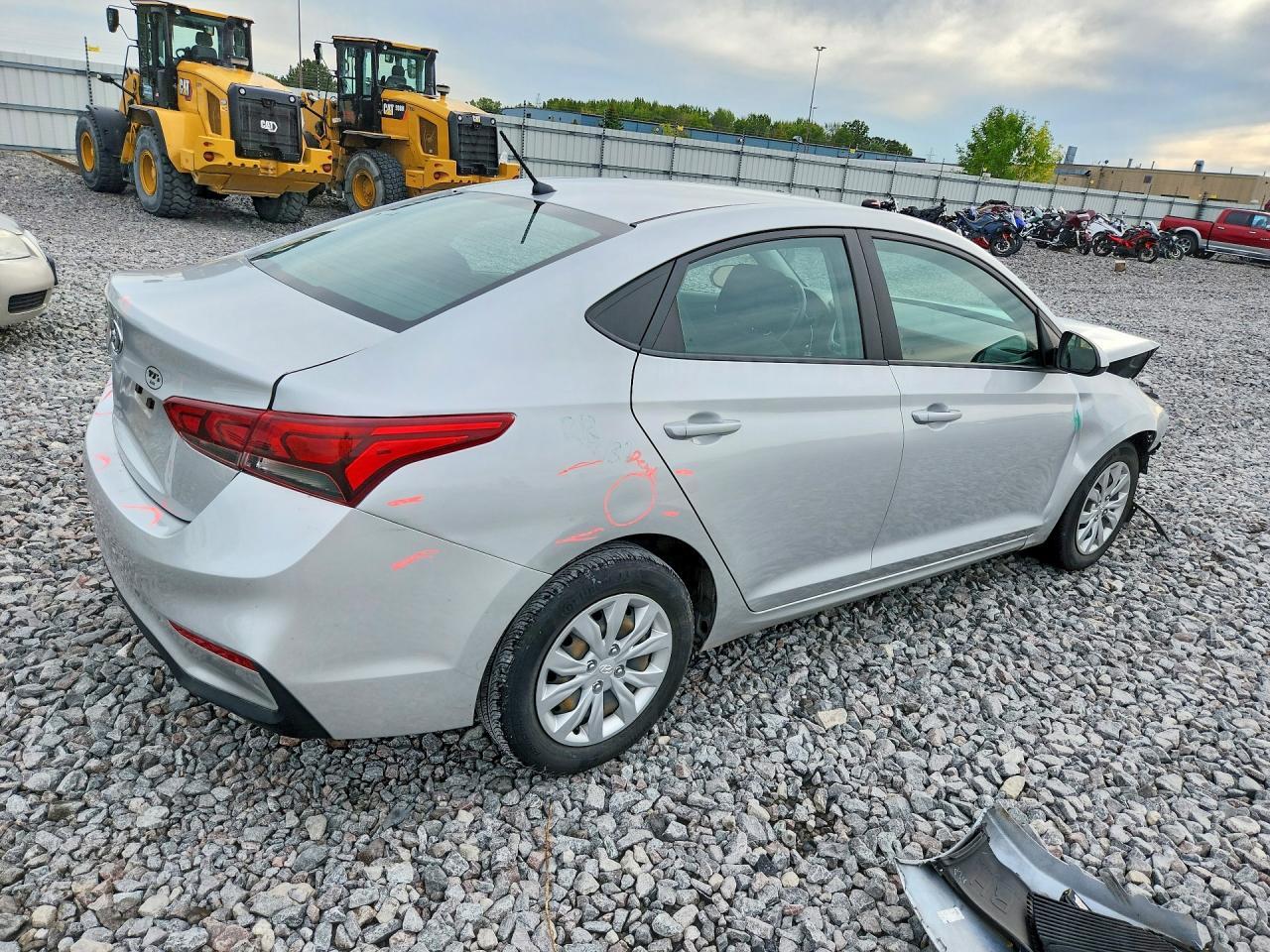 2021 Hyundai Accent Se - Фото 3