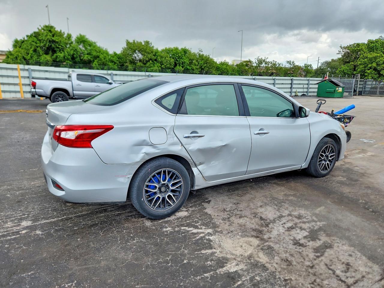 2016 Nissan Sentra S - Фото 3