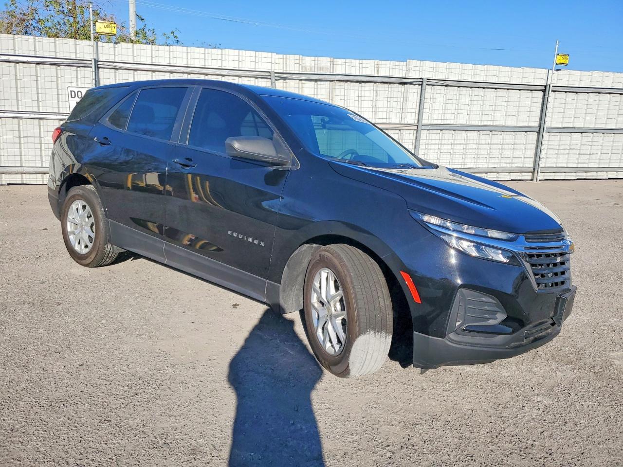 2022 Chevrolet Equinox Ls - Фото 4