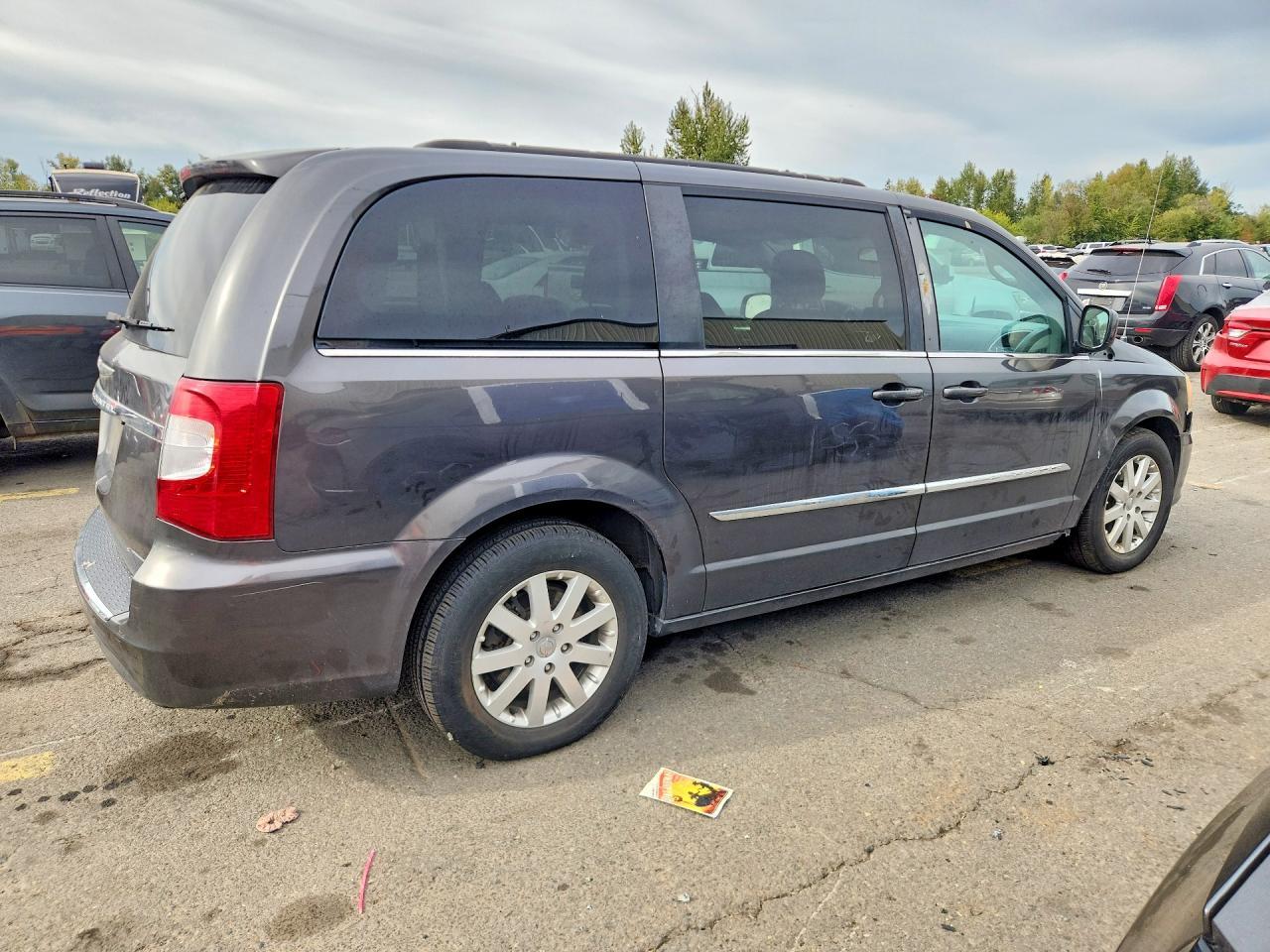 2016 Chrysler Town & Country Touring - Фото 3