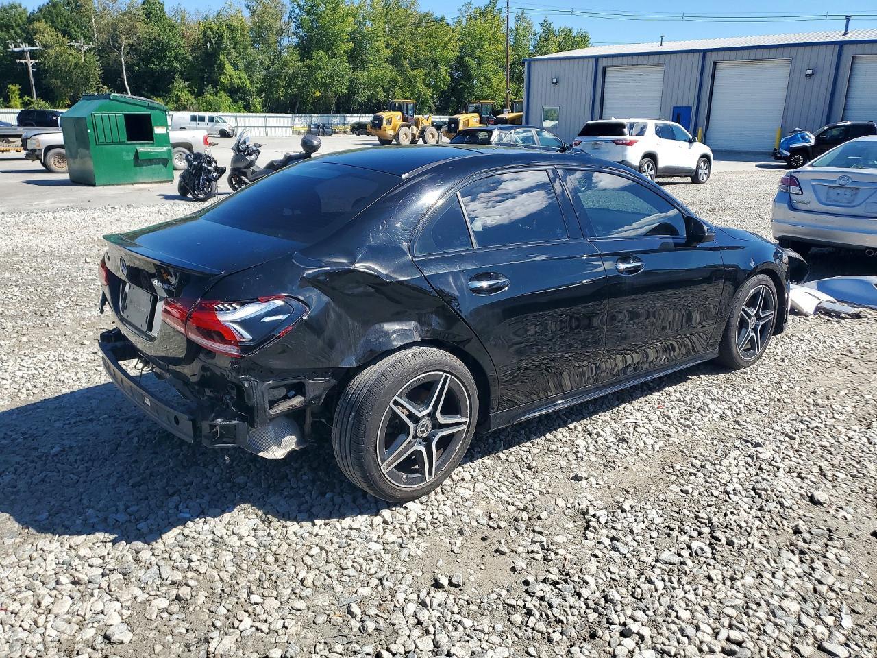 2019 Mercedes-Benz A 220 4Matic - Image 3