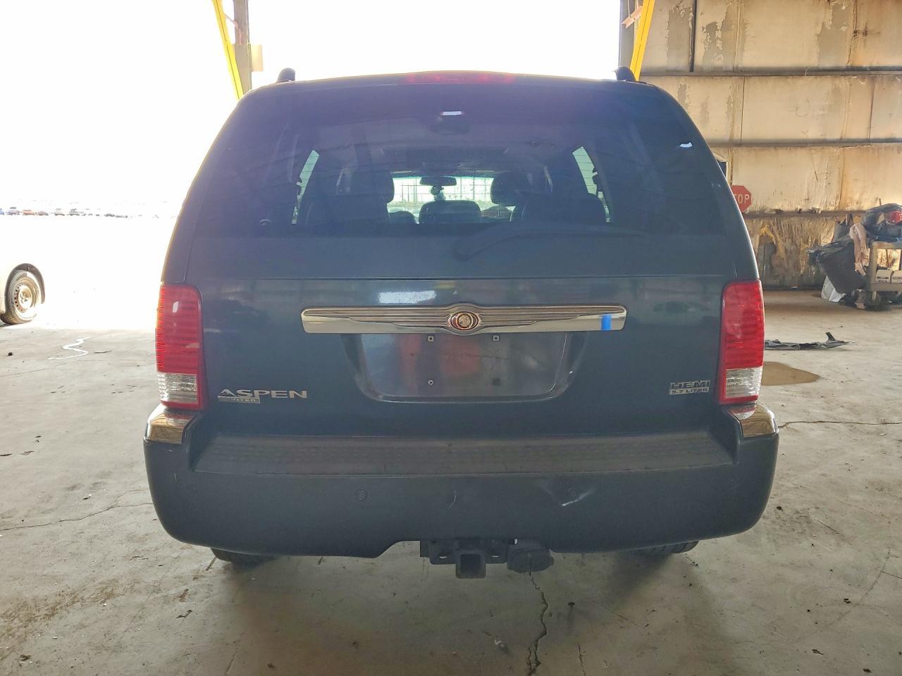 2007 Chrysler Aspen Limited - Image 6