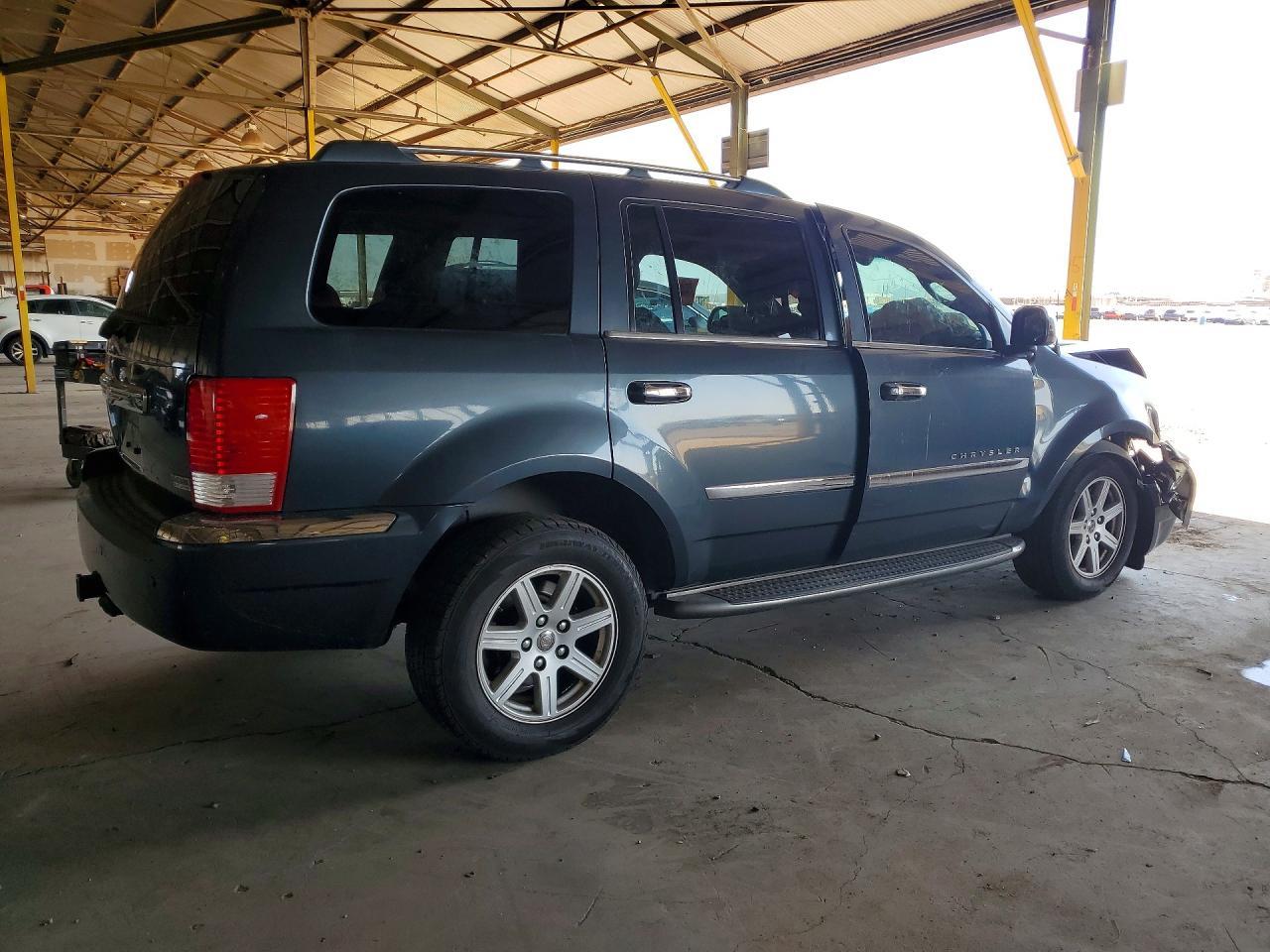 2007 Chrysler Aspen Limited - Image 3