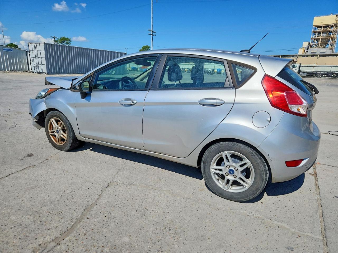 2019 Ford Fiesta Se - Image 2