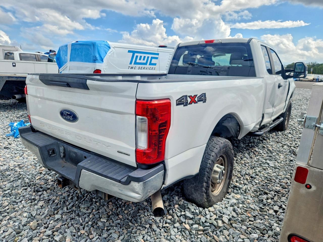 2017 Ford F250 Super Duty - Image 3