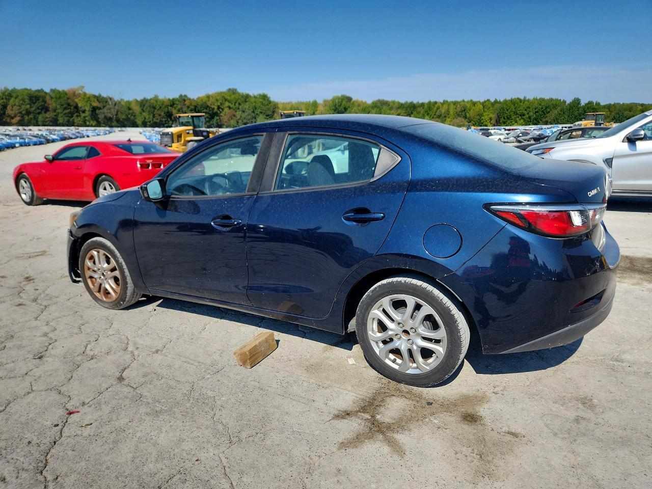 2017 Toyota Yaris Ia Base - Image 2