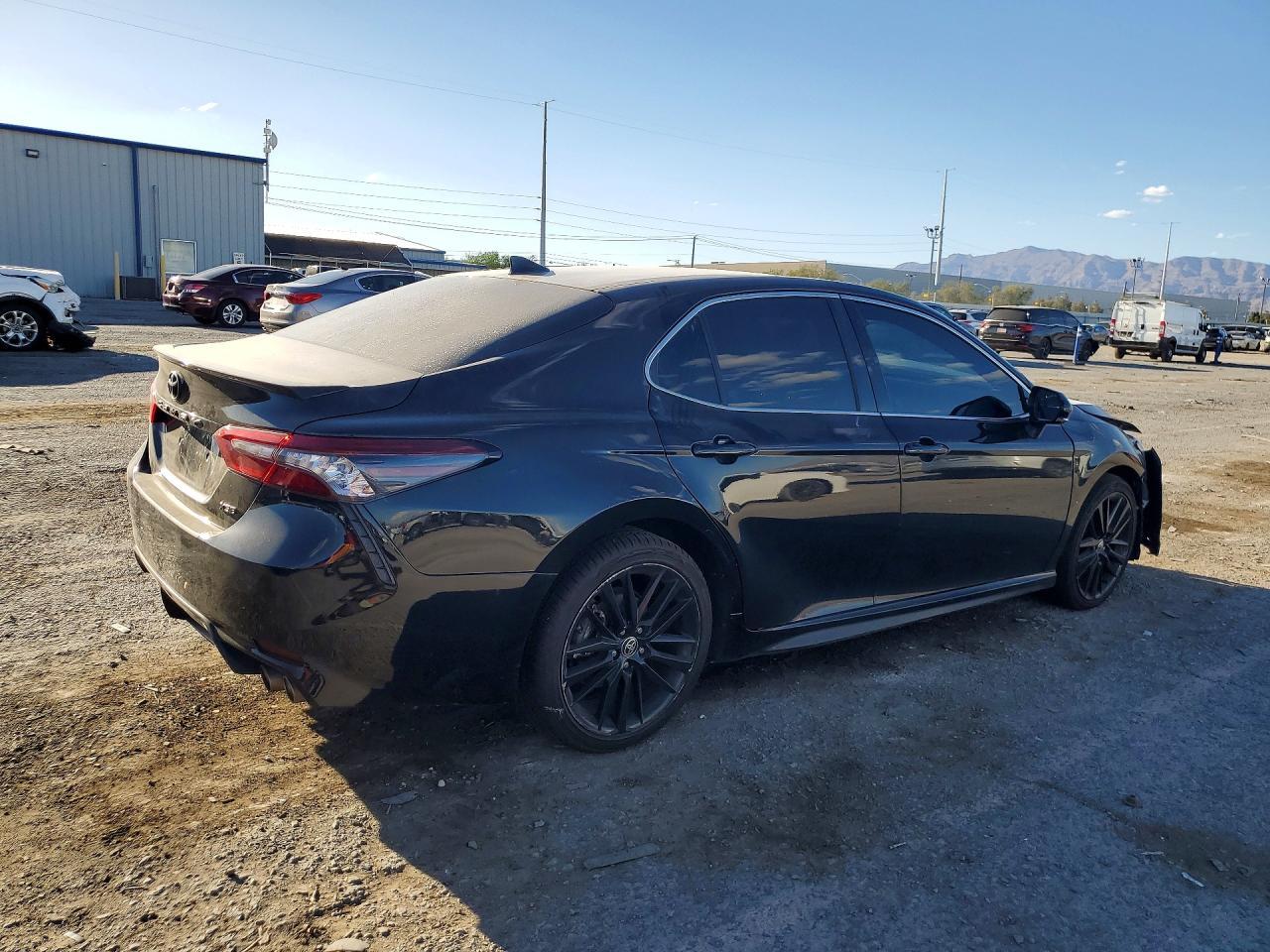 2021 Toyota Camry Xse - Фото 3