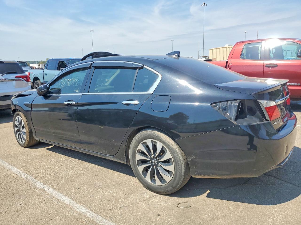 2015 Honda Accord Touring Hybrid - Image 2