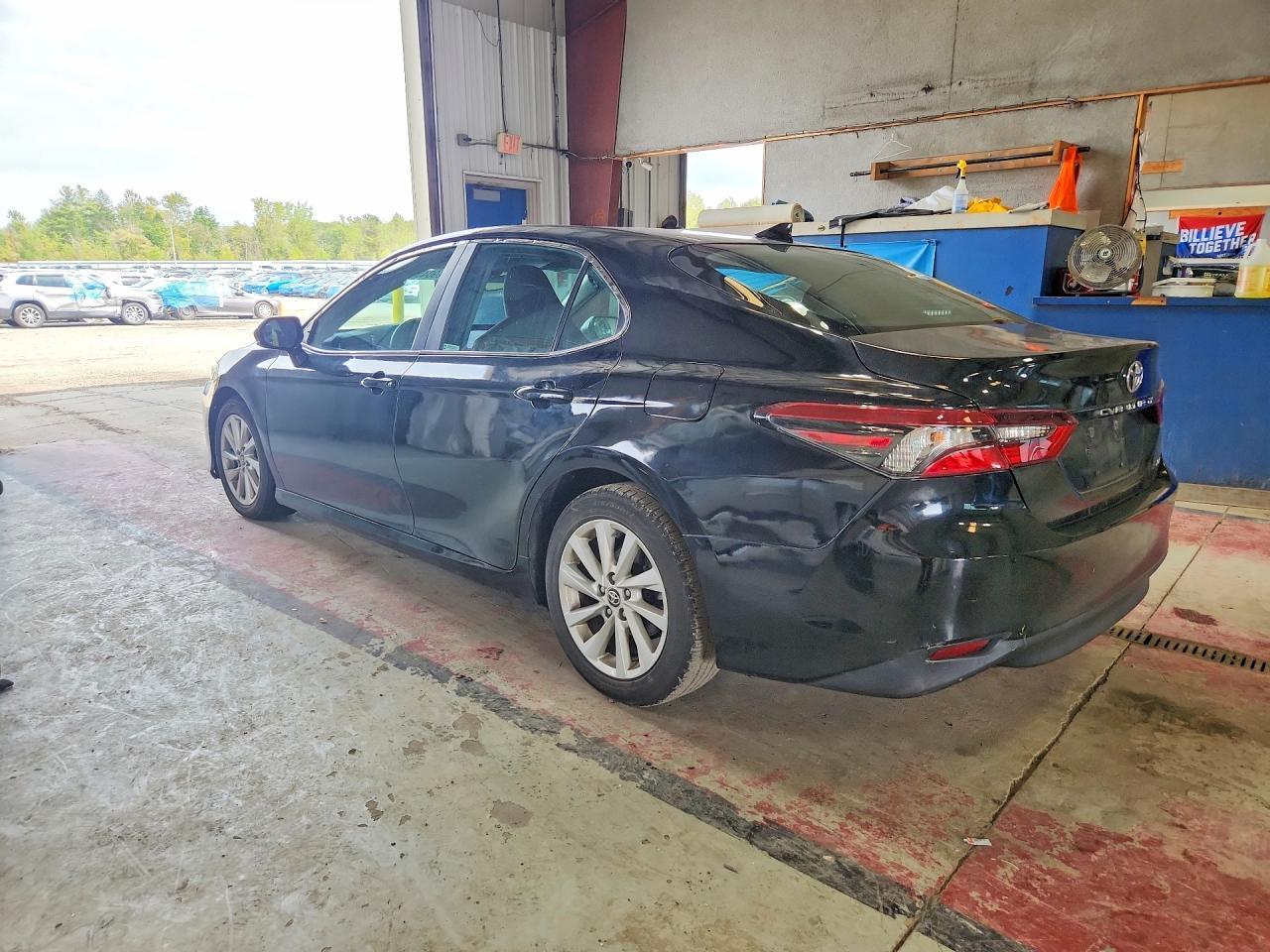 2023 Toyota Camry Le - Фото 2