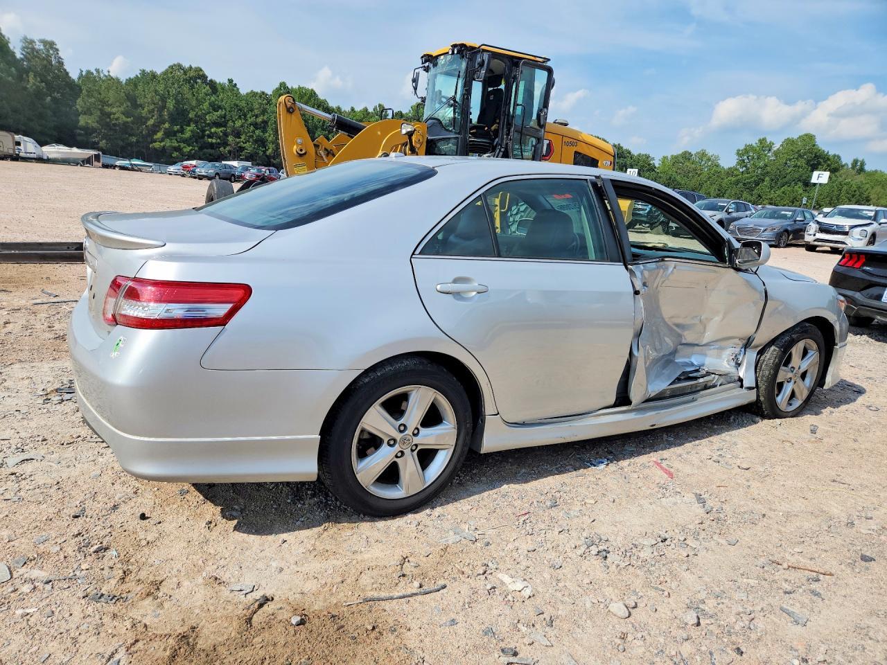 2011 Toyota Camry Se V6 - Image 3