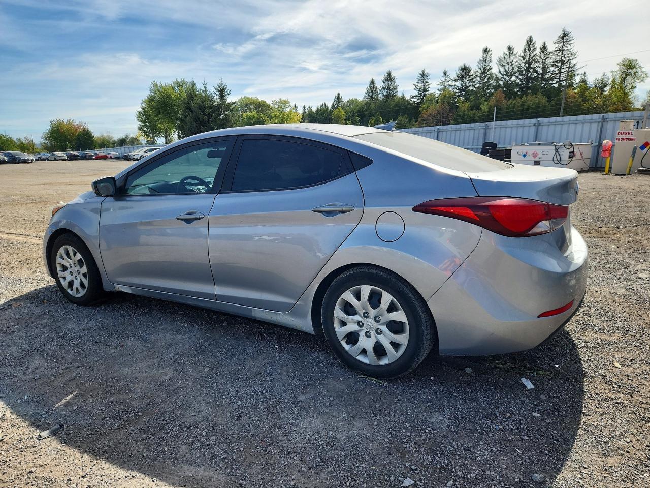 2016 Hyundai Elantra Se - Image 2