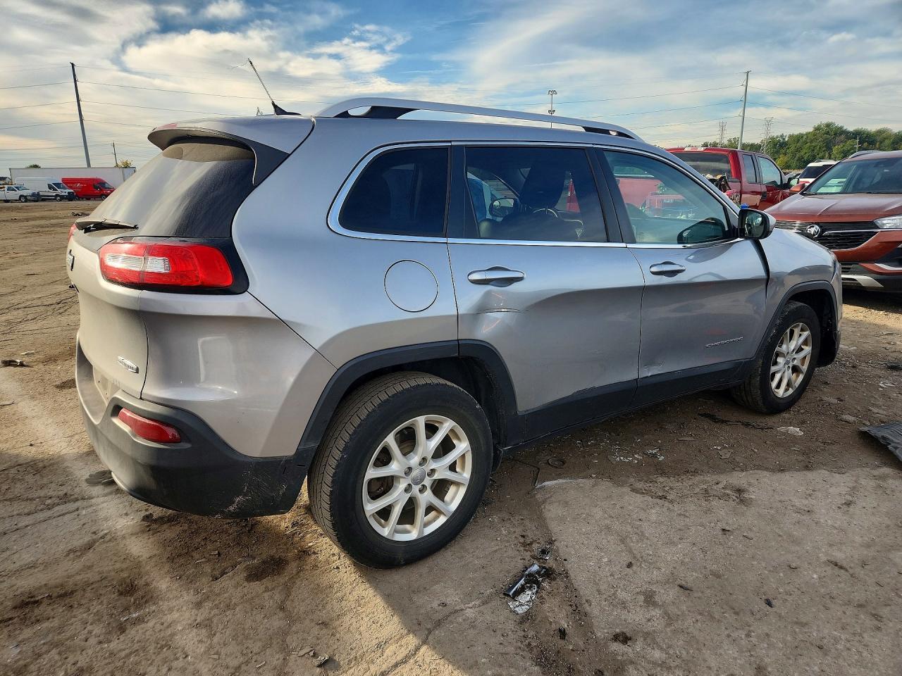 2015 Jeep Cherokee Latitude - Image 3
