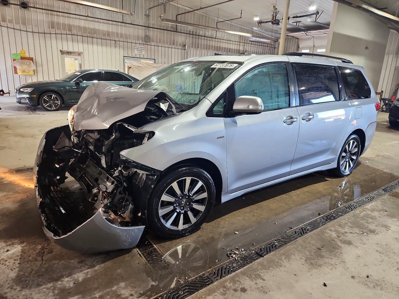 2018 Toyota Sienna Limited 7-Passenger